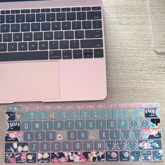 Apple MacBook - Rose Pink - Picture 5 of 13